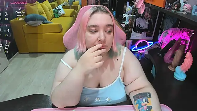 Snapshot of Softie_Sofy chatting on 05.26.26 Softie Sofy online show from 05.26.26