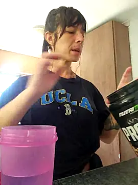 Snapshot of TassiTyne chatting on 11.24.25 TassiTyne online show from 11.24.25