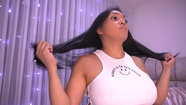 Snapshot of rousse_coup chatting on 11.15.25 rousse coup online show from 11.15.25