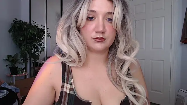 Snapshot of GoddessEmmy chatting on 06.04.26 GoddessEmmy online show from 06.04.26