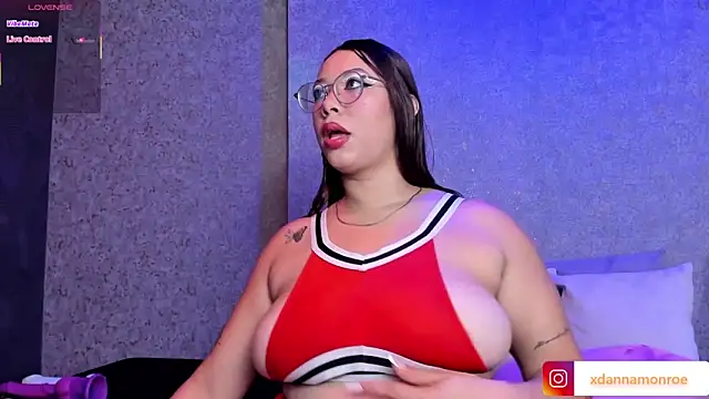 Snapshot of DanniaMonroee chatting on 11.05.25 DanniaMonroee online show from 11.05.25