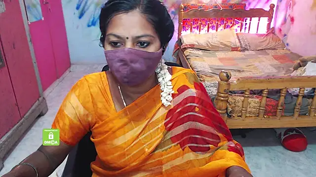 Snapshot of Novapol chatting on 11.15.25 Novapol online show from 11.15.25