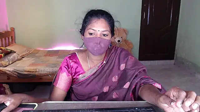 Snapshot of Novapol chatting on 04.25.26 Novapol online show from 04.25.26