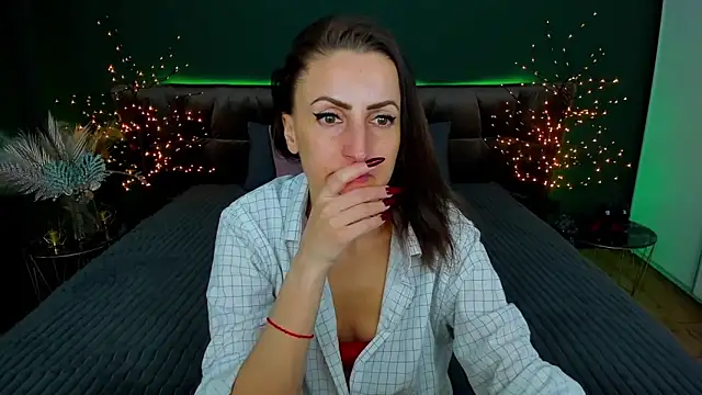 Rebecca Diamond online show from 02.12.25