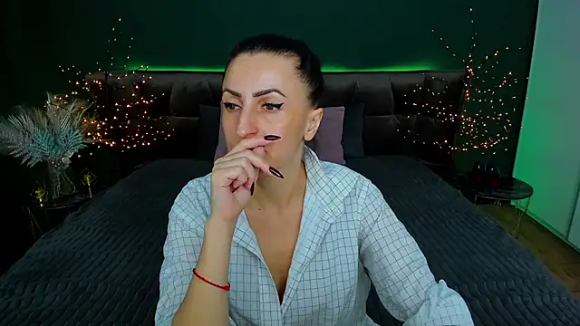 Rebecca Diamond online show from 03.05.25