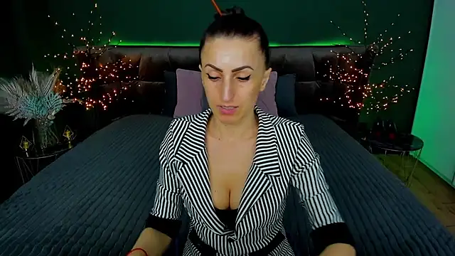 Rebecca Diamond online show from 03.18.25