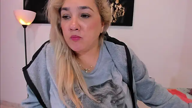 Snapshot of Eva_MilfF chatting on 01.06.25 Eva MilfF online show from 01.06.25