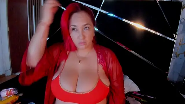 Snapshot of Eva_MilfF chatting on 12.20.25 Eva MilfF online show from 12.20.25