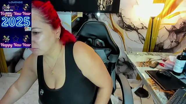 Snapshot of Eva_MilfF chatting on 12.22.25 Eva MilfF online show from 12.22.25