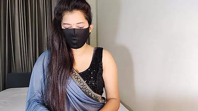 Snapshot of YourLovelyQueen chatting on 12.23.24 YourLovelyQueen online show from 12.23.24