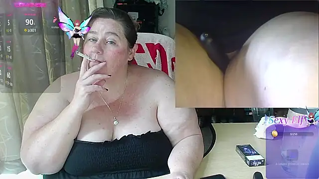 Snapshot of Iceprincess2bad4u chatting on 12.21.24 Iceprincess2bad4u online show from 12.21.24