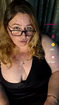 Snapshot of Iceprincess2bad4u chatting on 07.29.26 Iceprincess2bad4u online show from 07.29.26