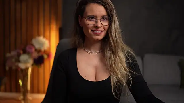 BrandyWhite online show from 12.04.25