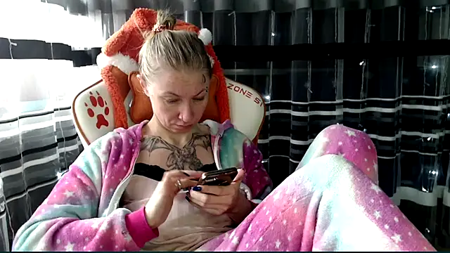 Snapshot of cold_lollipop chatting on 02.20.26 cold lollipop online show from 02.20.26