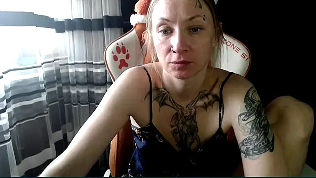 Snapshot of cold_lollipop chatting on 05.19.26 cold lollipop online show from 05.19.26