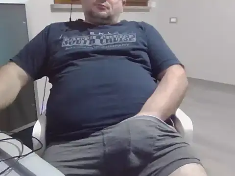 Snapshot of iron_boy80 chatting on 12.11.24 iron boy80 online show from 12.11.24