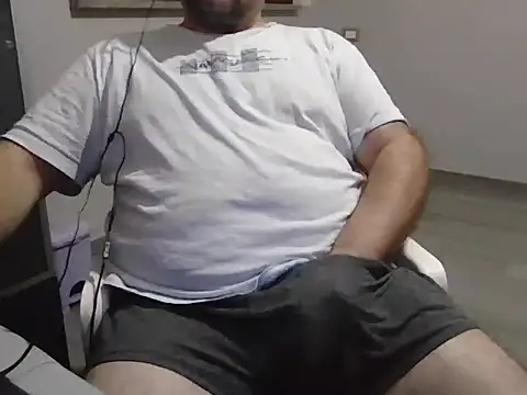 Snapshot of iron_boy80 chatting on 01.11.25 iron boy80 online show from 01.11.25