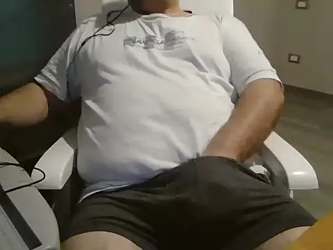 Snapshot of iron_boy80 chatting on 02.16.25 iron boy80 online show from 02.16.25