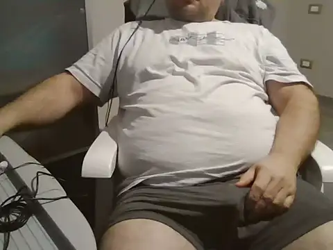 Snapshot of iron_boy80 chatting on 02.17.25 iron boy80 online show from 02.17.25