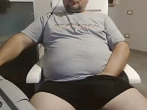 Snapshot of iron_boy80 chatting on 10.19.25 iron boy80 online show from 10.19.25