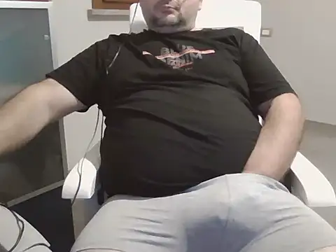 Snapshot of iron_boy80 chatting on 11.03.25 iron boy80 online show from 11.03.25