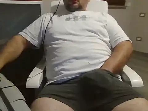 Snapshot of iron_boy80 chatting on 11.13.25 iron boy80 online show from 11.13.25