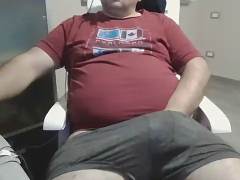 Snapshot of iron_boy80 chatting on 11.29.25 iron boy80 online show from 11.29.25