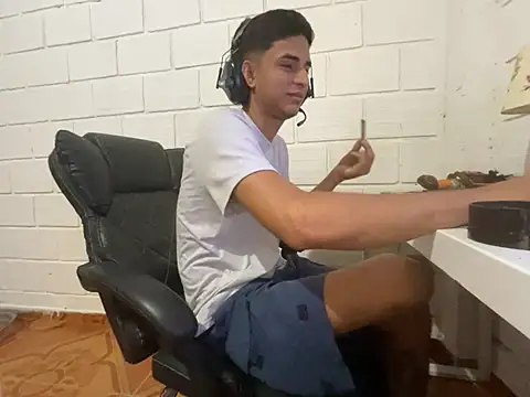 Max TheHorseDick online show from 03.04.26