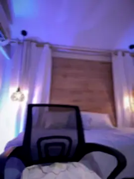 Snapshot of halaaa_1 chatting on 11.13.25 halaaa 1 online show from 11.13.25