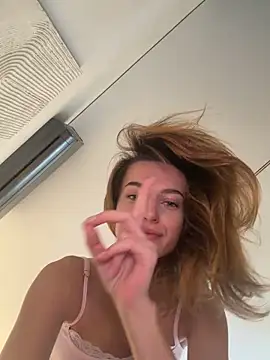 Snapshot of -AngelAri- chatting on 04.10.26 -AngelAri- online show from 04.10.26