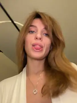 Snapshot of -AngelAri- chatting on 04.15.26 -AngelAri- online show from 04.15.26