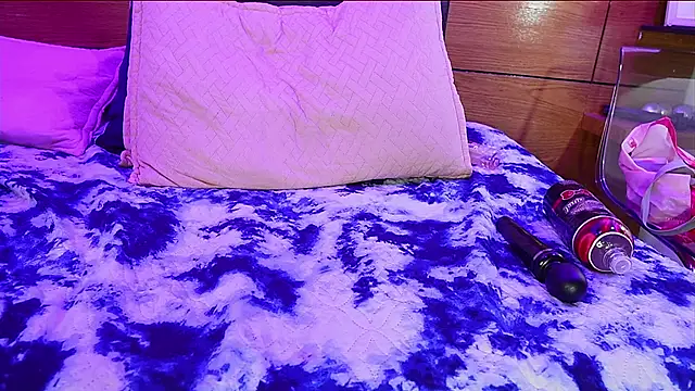 Snapshot of mssburbuja chatting on 02.21.25 mssburbuja online show from 02.21.25