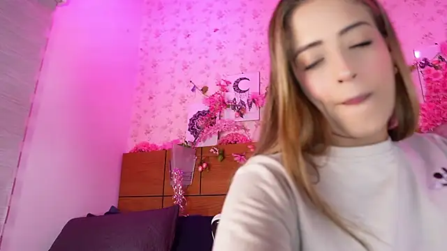 Snapshot of mssburbuja chatting on 09.20.25 mssburbuja online show from 09.20.25