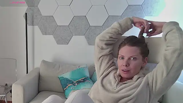 Snapshot of novaforyou1 chatting on 02.06.25 novaforyou1 online show from 02.06.25