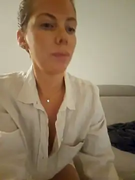 Snapshot of novaforyou1 chatting on 10.21.25 novaforyou1 online show from 10.21.25