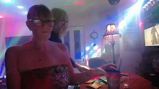 Snapshot of COUPLE4VOYEUR01 chatting on 09.27.25 COUPLE4VOYEUR01 online show from 09.27.25