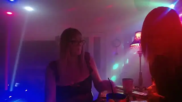 Snapshot of COUPLE4VOYEUR01 chatting on 10.11.25 COUPLE4VOYEUR01 online show from 10.11.25