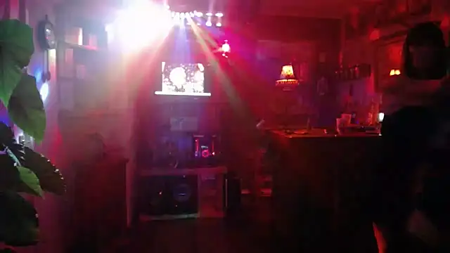 Snapshot of COUPLE4VOYEUR01 chatting on 12.13.25 COUPLE4VOYEUR01 online show from 12.13.25