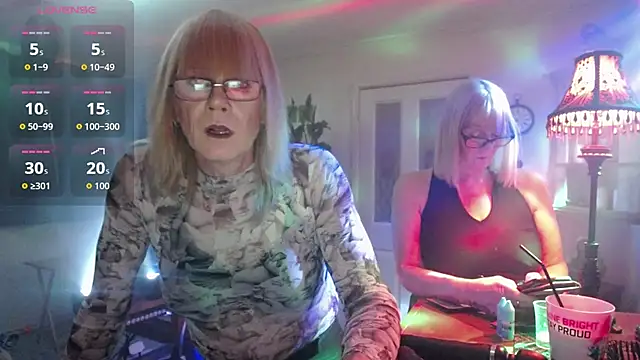 Snapshot of COUPLE4VOYEUR01 chatting on 01.17.26 COUPLE4VOYEUR01 online show from 01.17.26