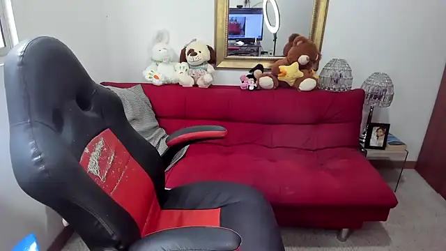 Snapshot of NicolettColin chatting on 12.12.24 NicolettColin online show from 12.12.24