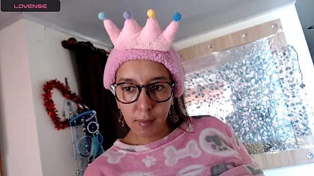 Snapshot of Bekkakinky chatting on 12.31.24 Bekkakinky online show from 12.31.24