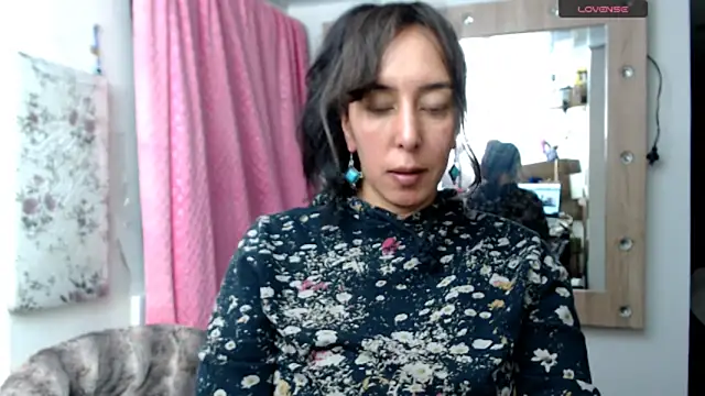 Snapshot of Bekkakinky chatting on 10.31.25 Bekkakinky online show from 10.31.25