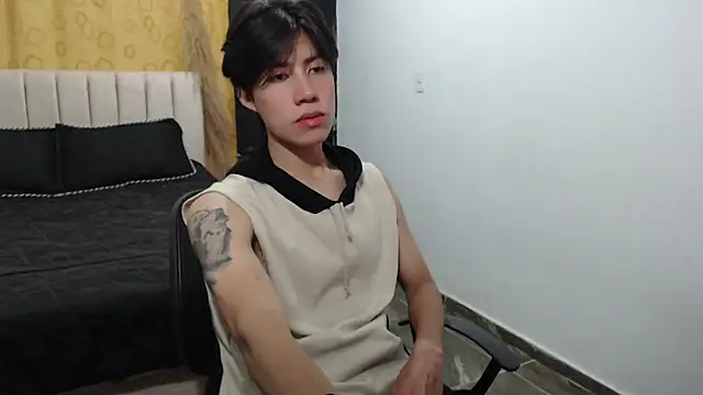 Snapshot of Elio-cam chatting on 12.16.24 Elio-cam online show from 12.16.24