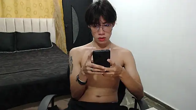 Snapshot of Elio-cam chatting on 01.28.25 Elio-cam online show from 01.28.25