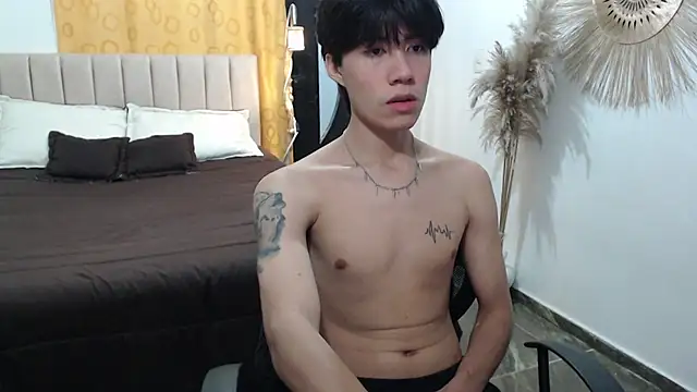 Snapshot of Elio-cam chatting on 11.14.25 Elio-cam online show from 11.14.25