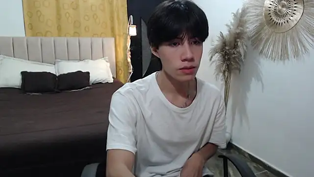 Snapshot of Elio-cam chatting on 11.15.25 Elio-cam online show from 11.15.25