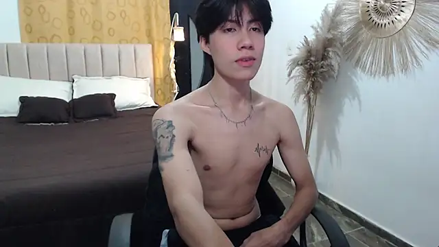 Snapshot of Elio-cam chatting on 11.27.25 Elio-cam online show from 11.27.25