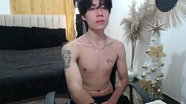 Snapshot of Elio-cam chatting on 12.17.25 Elio-cam online show from 12.17.25