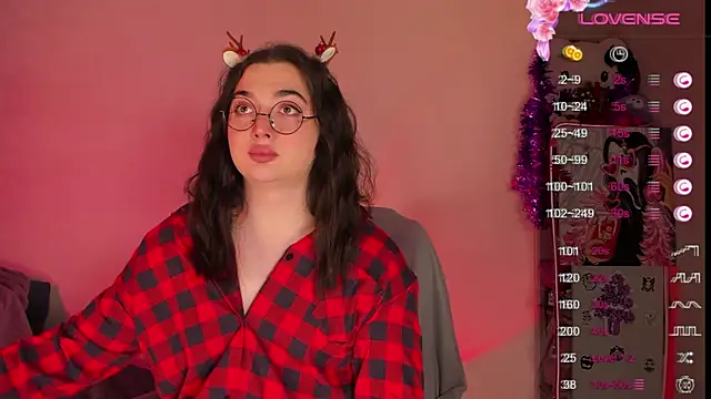 Snapshot of YsabellViveris chatting on 12.12.24 YsabellViveris online show from 12.12.24