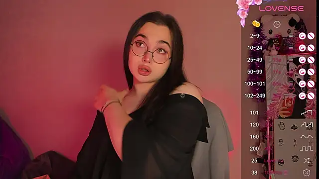 Snapshot of YsabellViveris chatting on 01.04.25 YsabellViveris online show from 01.04.25